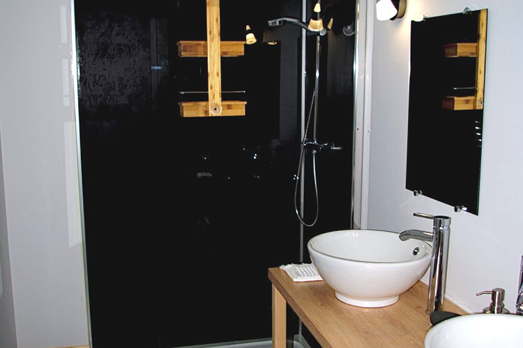 Photo salle de bain 1 - Bienvenue à la Vérénerie -  Chambres et table d'hôtes